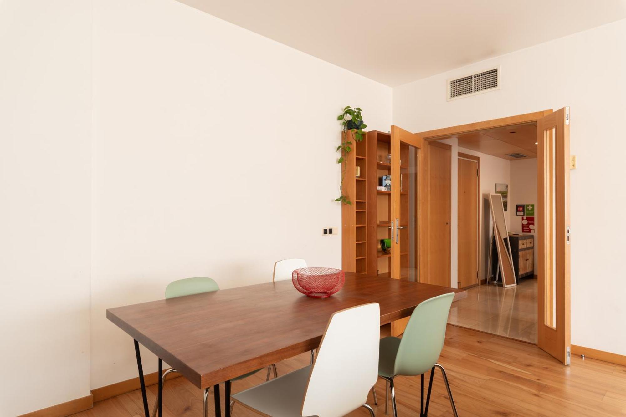Modern In Parque Nacoes Apartment
