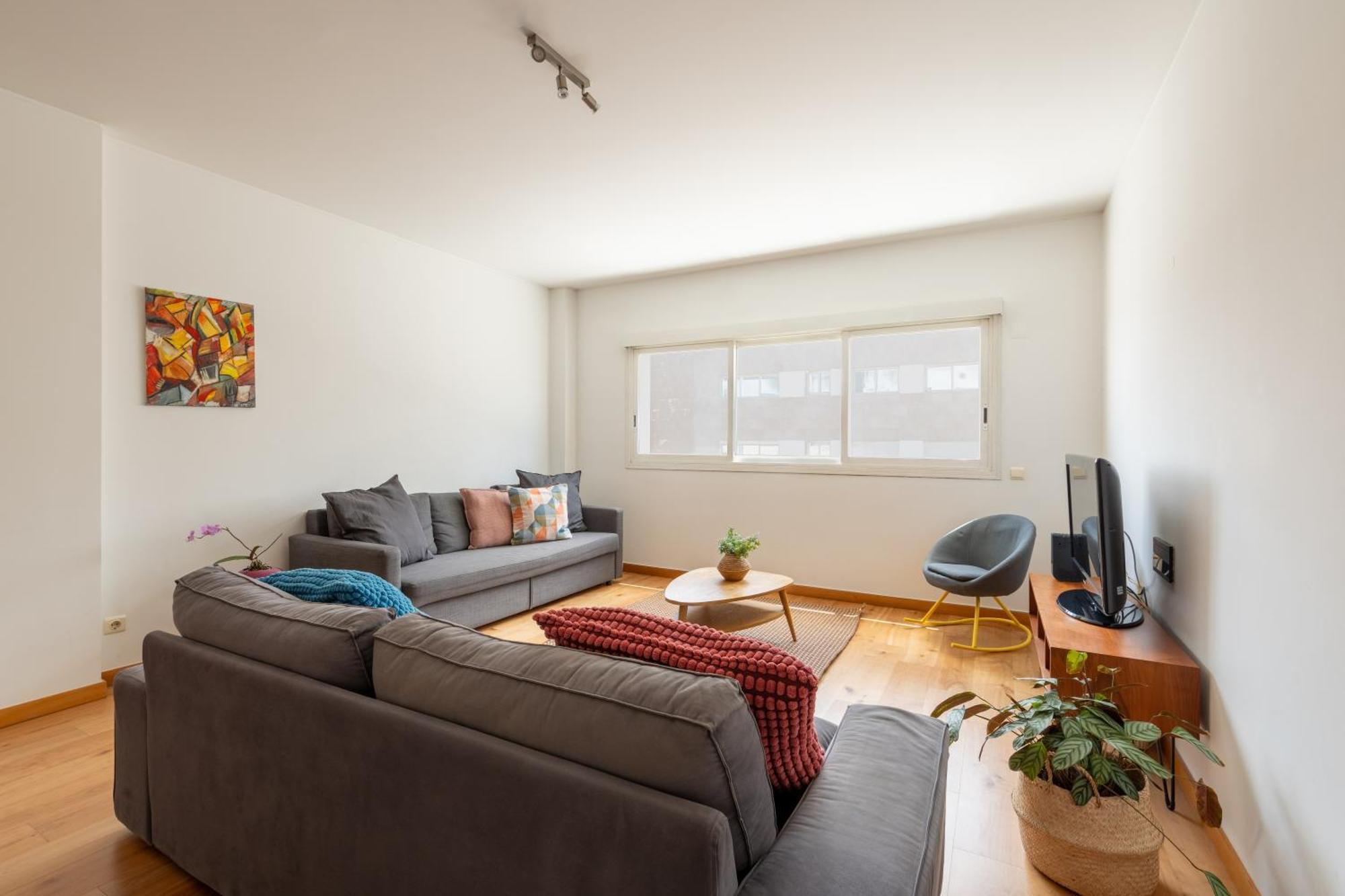 Modern In Parque Nacoes Apartment *