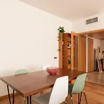 Modern Apartment In Parque Das Nacoes