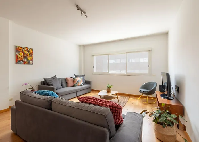 Modern Apartment In Parque Das Nacoes